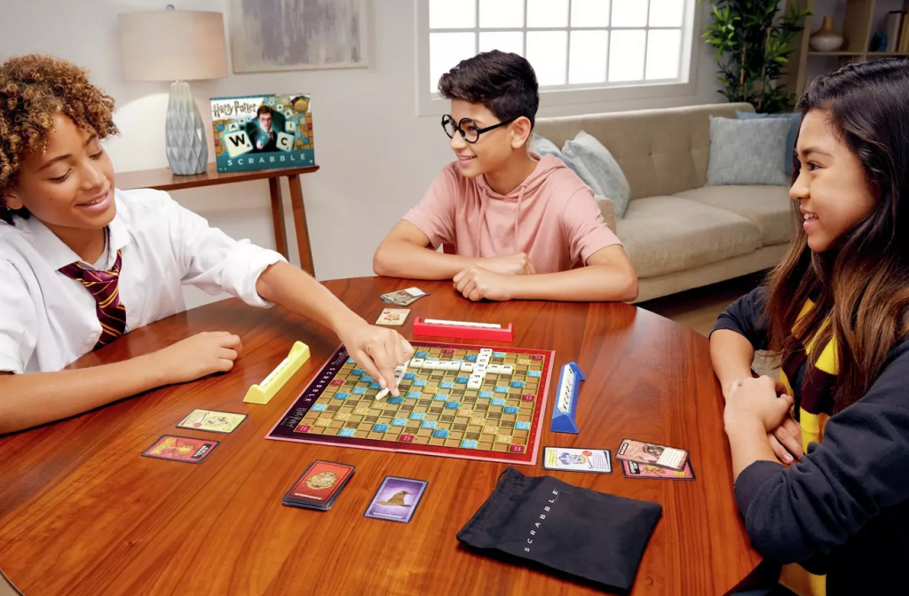 CLUEDO HARRY POTTER - Jeu de société - Version francaise CLUEDO HARRY POTTER - Jeu de société - Version francaise