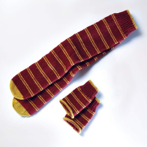 Harry Potter Wizarding World Hogwarts Slouch Socks and Mittens Knitting Kits - Image 4