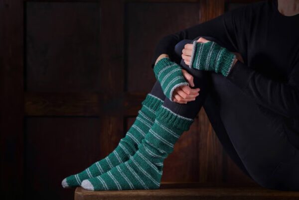 Harry Potter Wizarding World Hogwarts Slouch Socks and Mittens Knitting Kits - Image 13